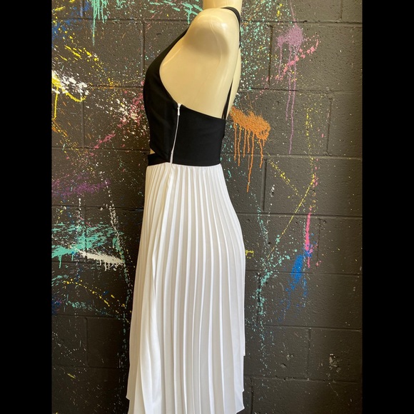 NATASHA GAN ‘GOOD FEELING’ PLEATED DRESS - Picture 7 of 16